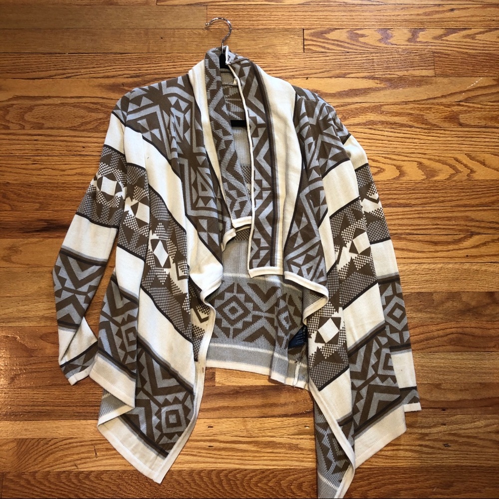 URBAN OUTFITTERS SWEATER